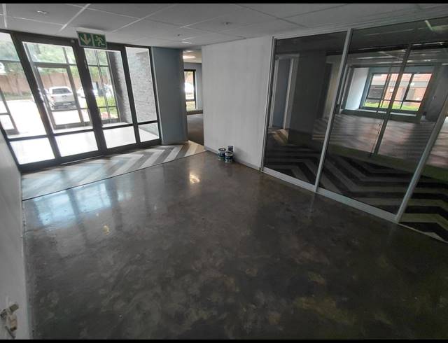 345M² OFFICE TO LET IN MAGALIESSIG